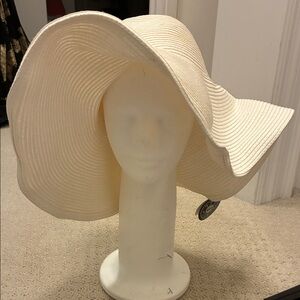 BNWT Lucky 777 Chic Cream Floppy Hat👵MT